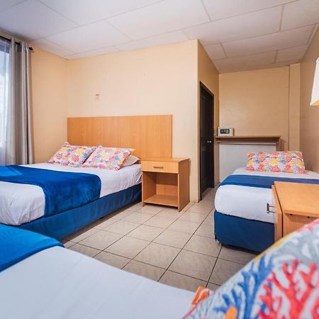 Hostal North Seymour Puerto Ayora  Buitenkant foto