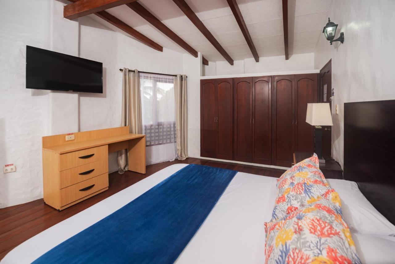 Hostal North Seymour Puerto Ayora  Buitenkant foto