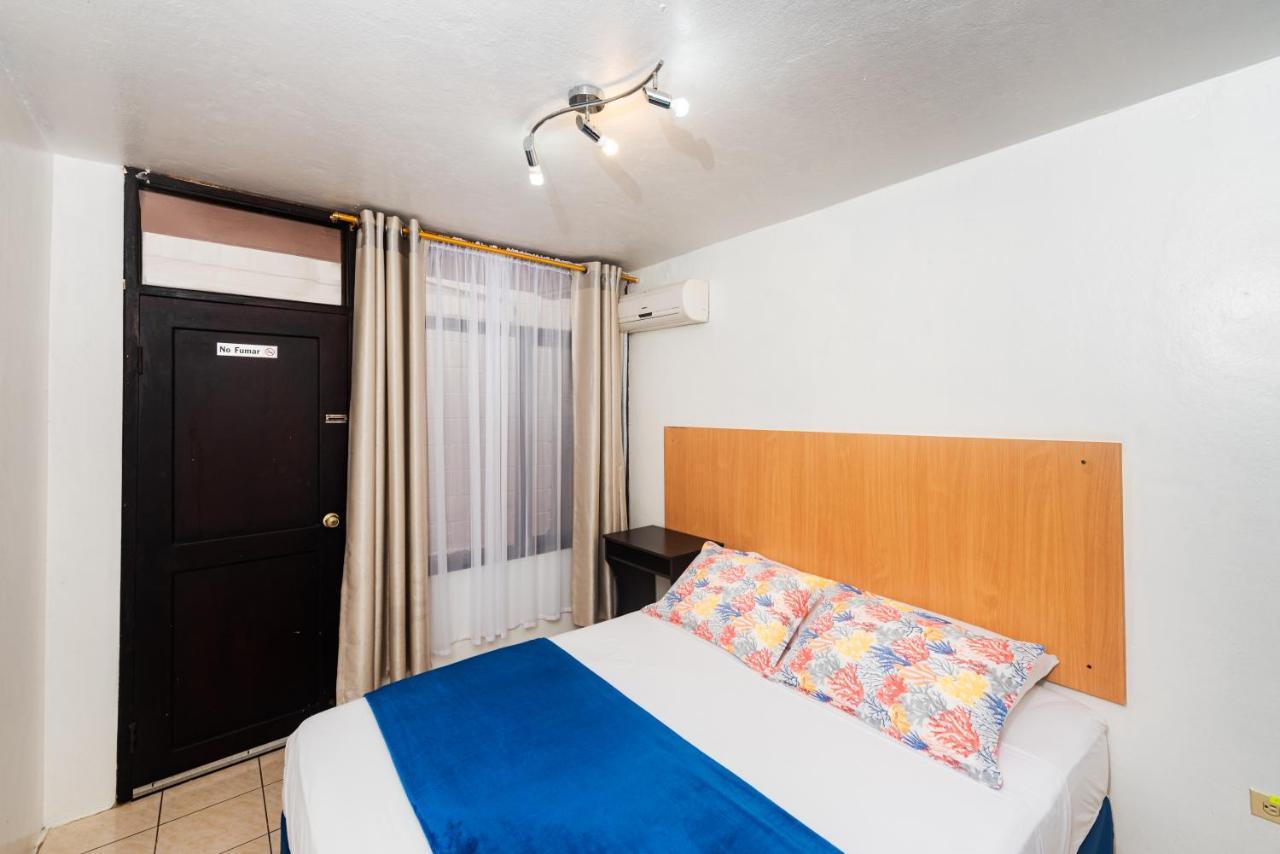 Hostal North Seymour Puerto Ayora  Buitenkant foto