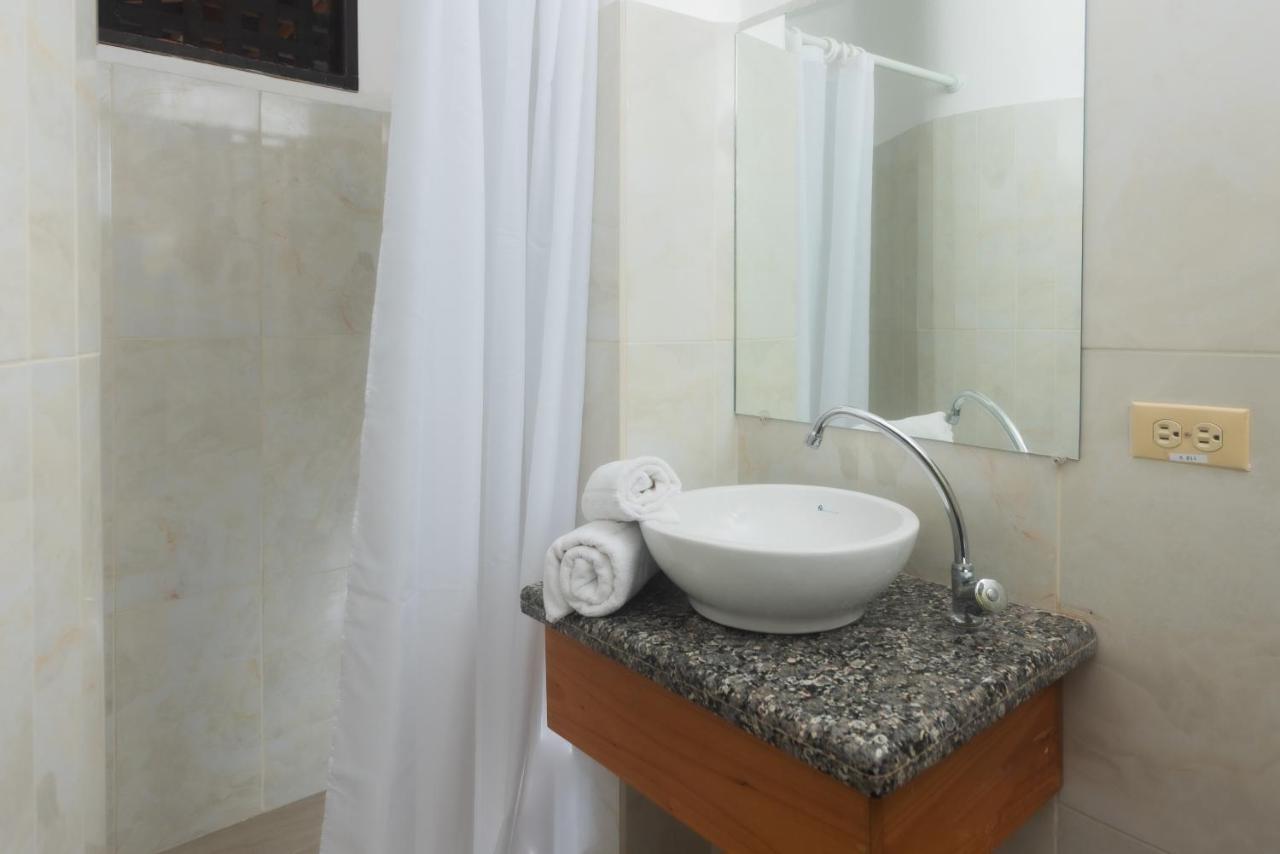 Hostal North Seymour Puerto Ayora  Buitenkant foto