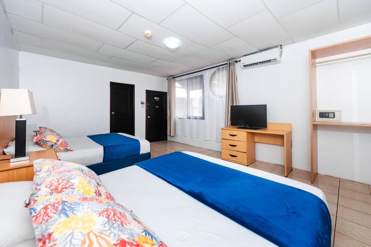 Hostal North Seymour Puerto Ayora  Buitenkant foto